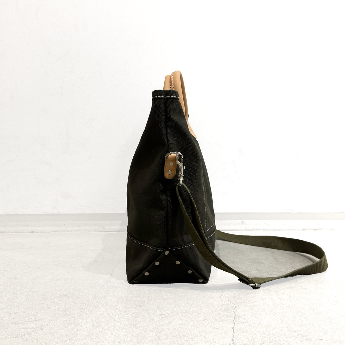 【HERITAGE LEATHER  ×AT.1011】Utility 2 Way Bag / Olive