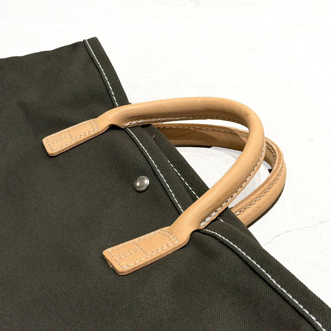 【HERITAGE LEATHER  ×AT.1011】Utility 2 Way Bag / Olive
