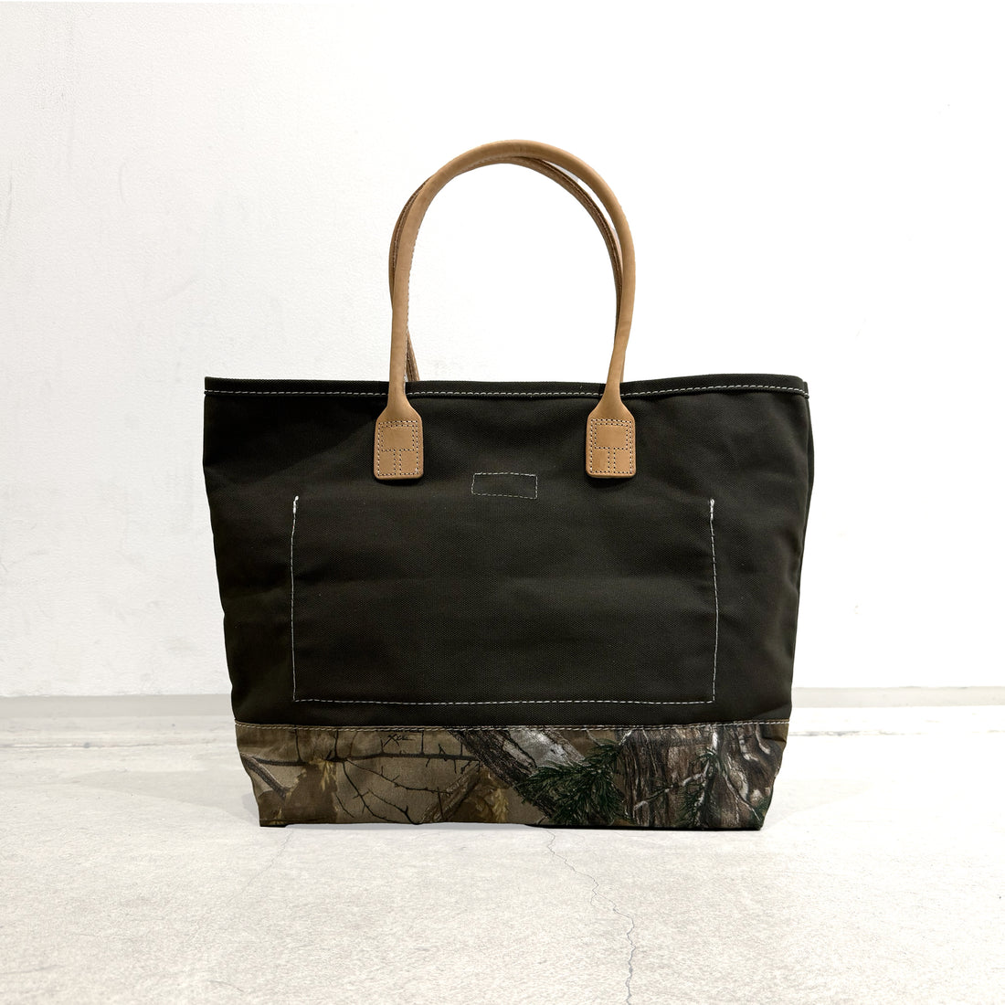 【HERITAGE LEATHER × AT.1011】Day Tote Bag / Olive × Real Tree Camo