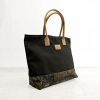 【HERITAGE LEATHER × AT.1011】Day Tote Bag / Olive × Real Tree Camo