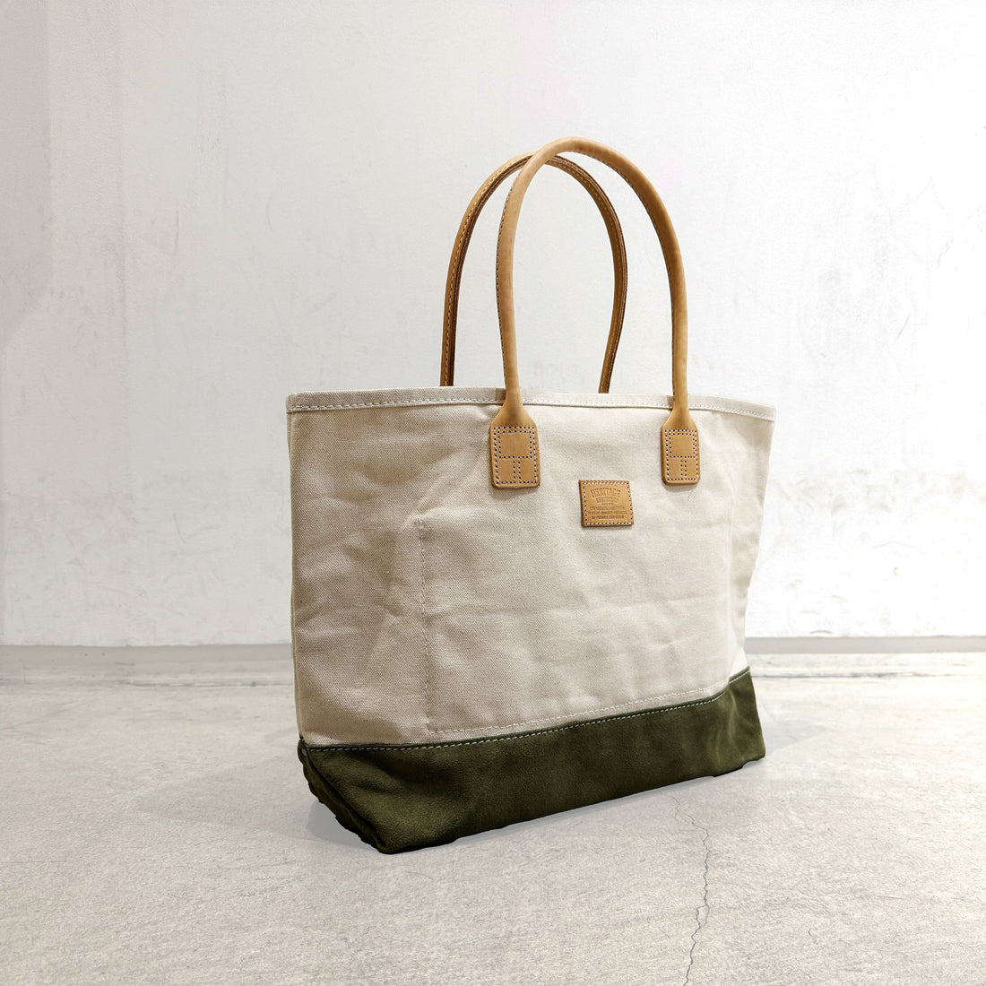 【HERITAGE LEATHER × AT.1011】Vintage Patches Day Tote / Natural × Olive Suede