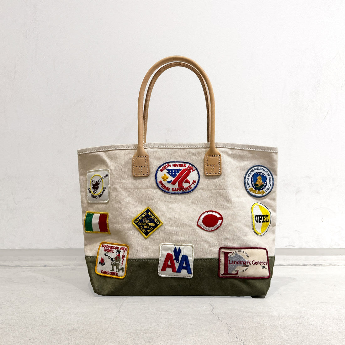 【HERITAGE LEATHER × AT.1011】Vintage Patches Day Tote / Natural × Olive Suede