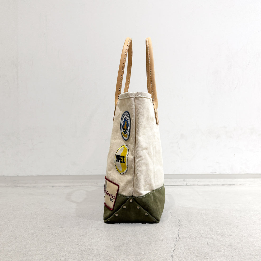 【HERITAGE LEATHER × AT.1011】Vintage Patches Day Tote / Natural × Olive Suede
