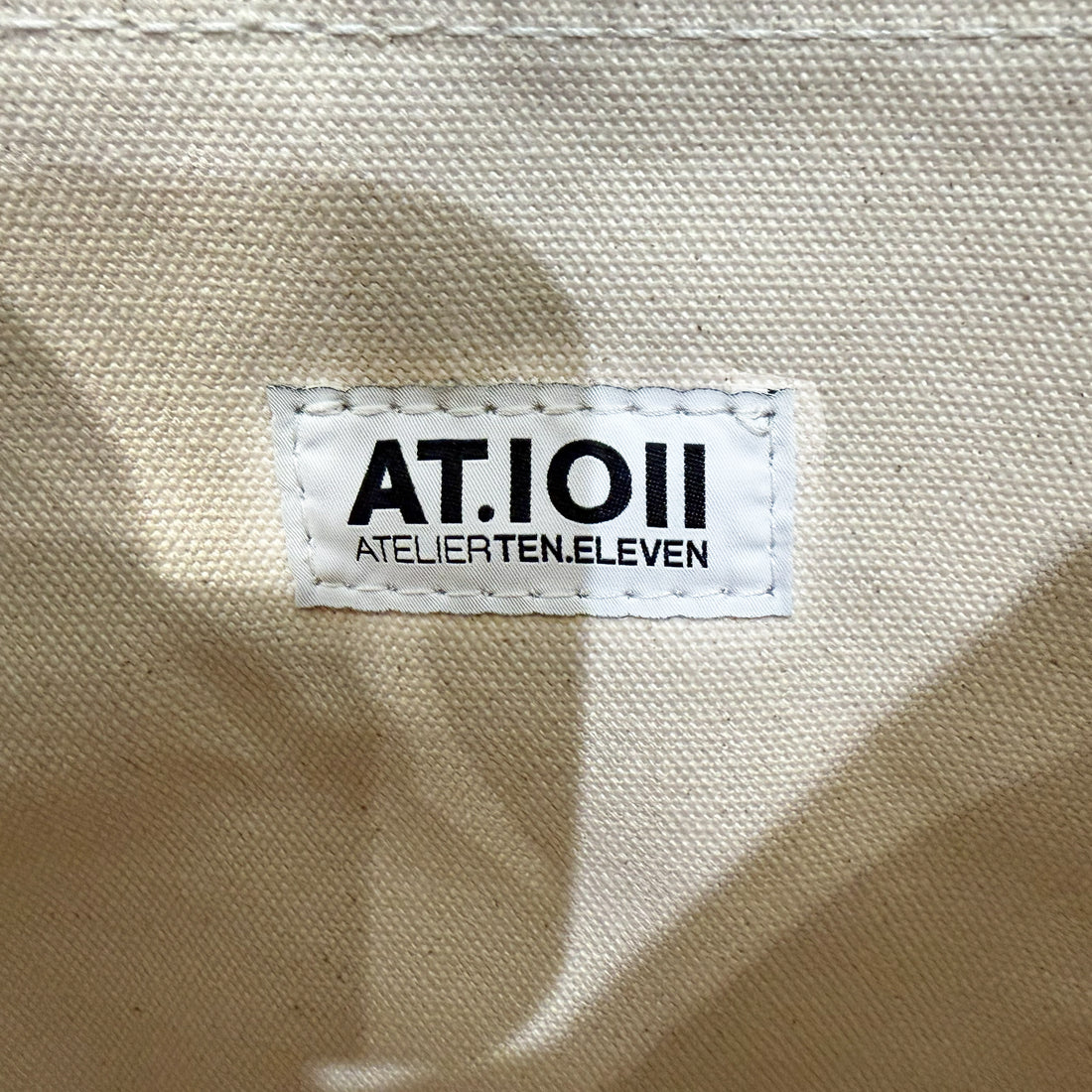 【HERITAGE LEATHER × AT.1011】Vintage Patches Day Tote / Natural × Olive Suede