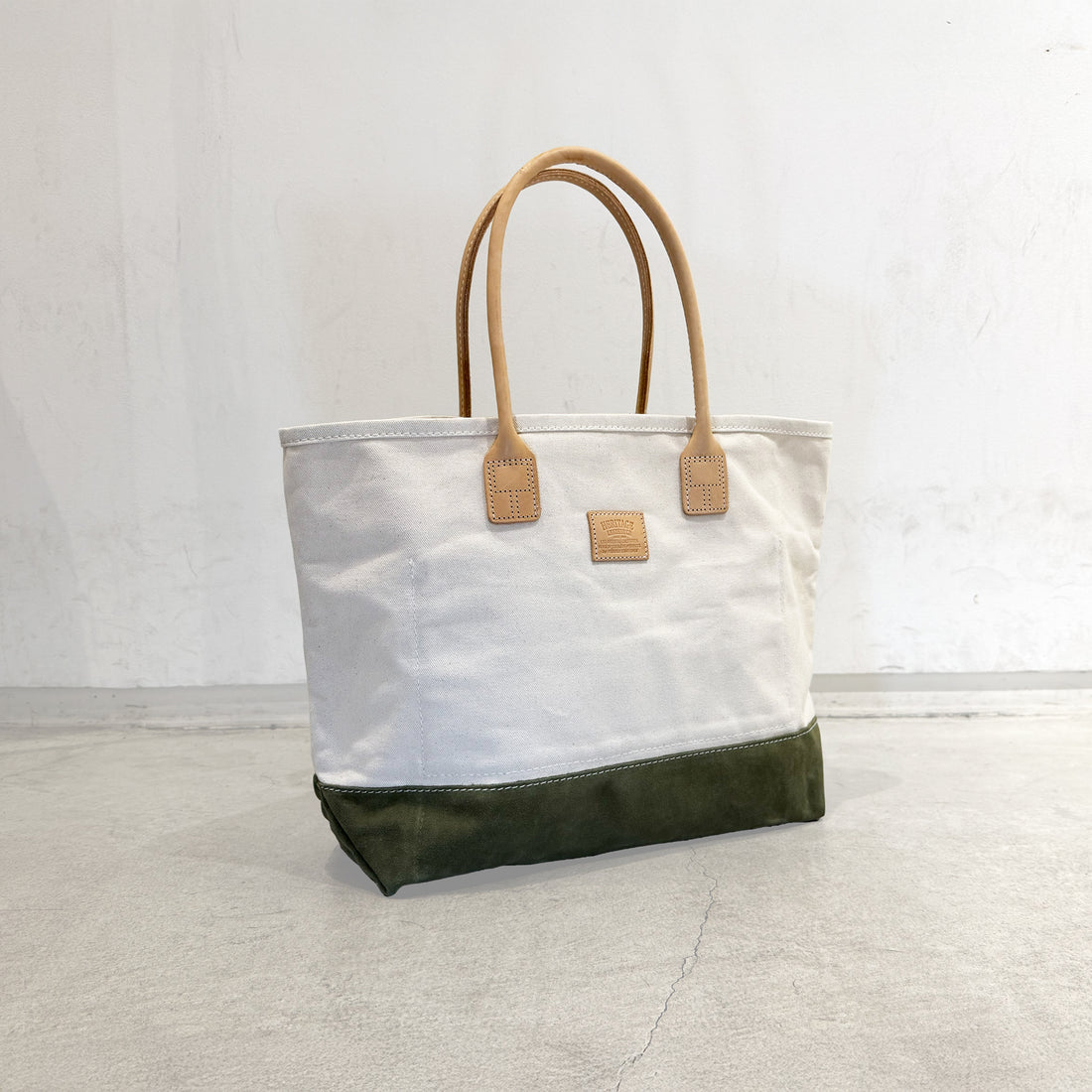 【HERITAGE LEATHER × AT.1011】Vintage Patches Day Tote / Natural × Olive Suede
