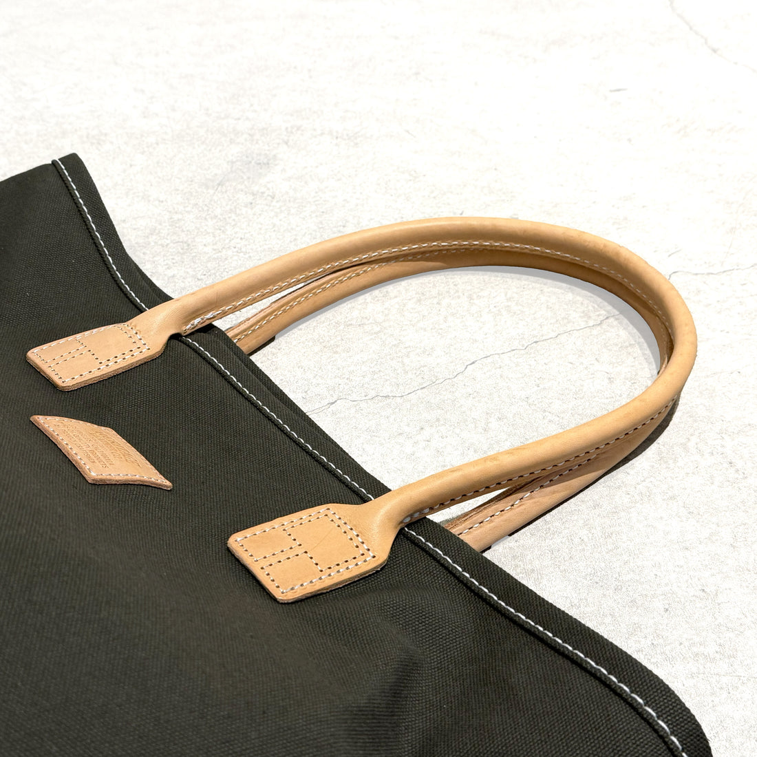 【HERITAGE LEATHER × AT.1011】Day Tote Bag / Olive × Real Tree Camo