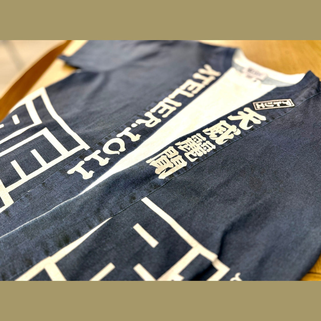 【AT.1011】【天威麗聞】ロゴプリント T-Shirt